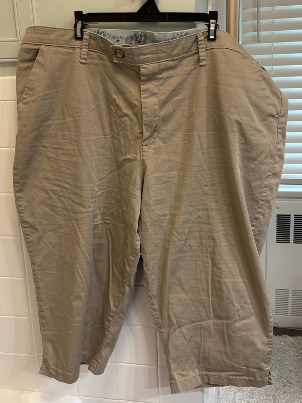 Women’s Casual Khaki crop capris - Beige Chinos